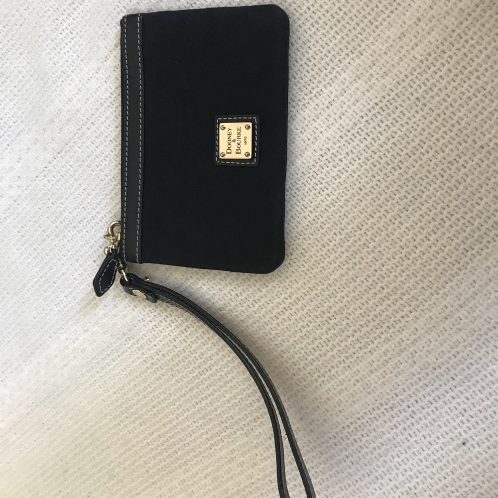 Dooney & bourke wristlet
